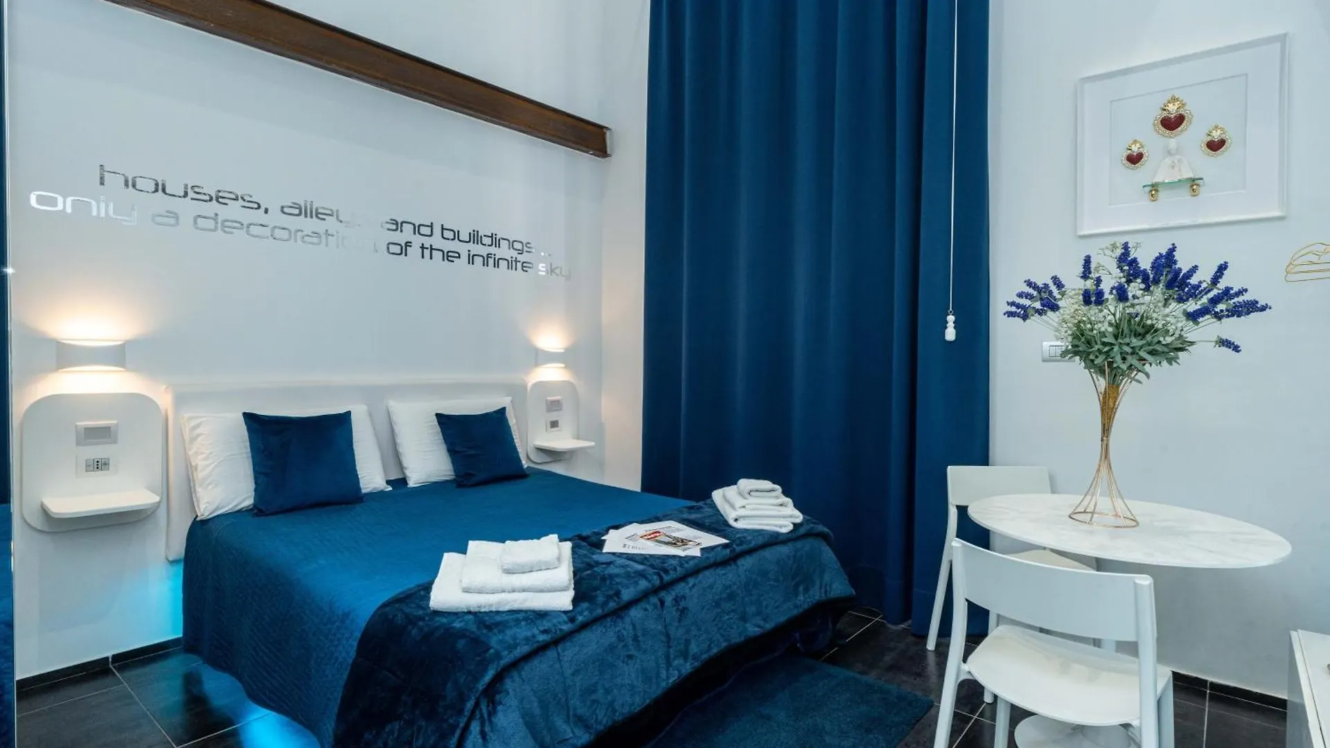 Skyhouse Chiaia Bed and Breakfast Napels Italië