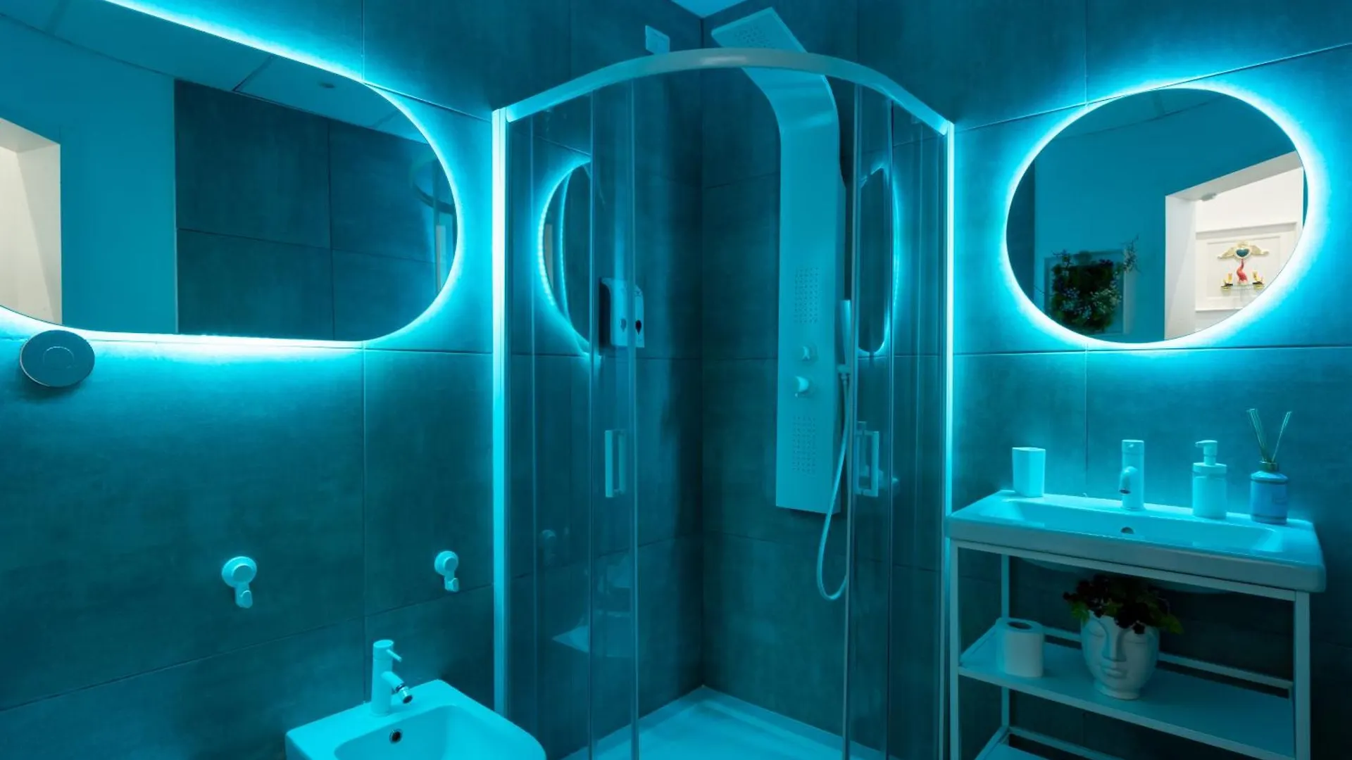 Skyhouse Chiaia Bed and Breakfast Napels 2*,  Italië