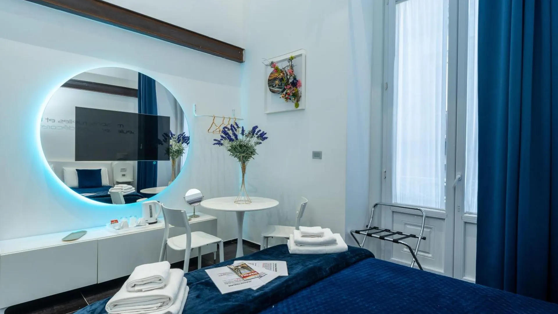 Skyhouse Chiaia Bed and Breakfast Napels Italië