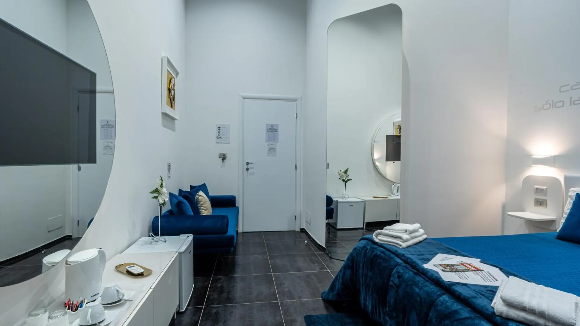 Skyhouse Chiaia Bed & Breakfast Naples Italy
