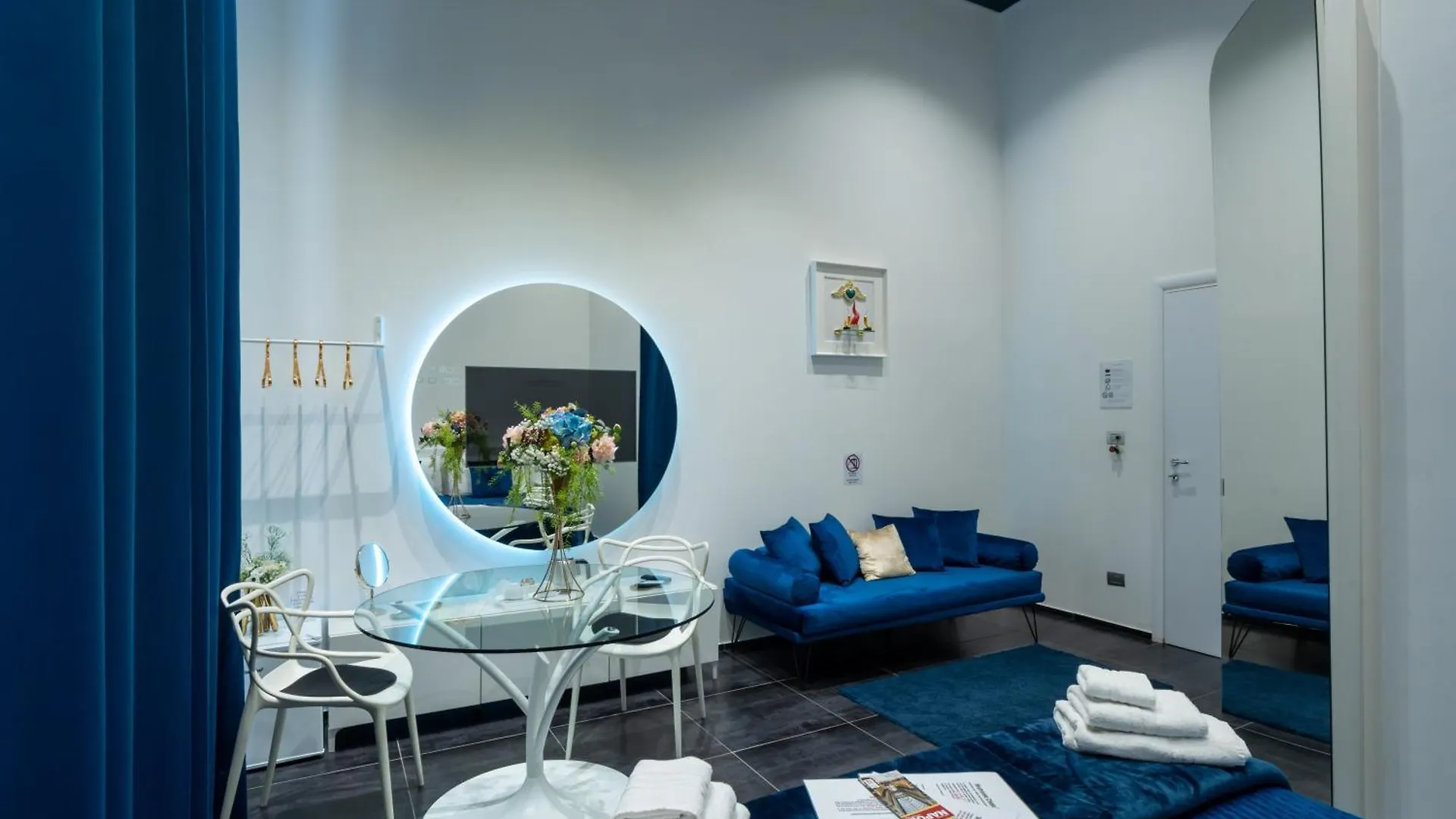 Skyhouse Chiaia Bed & Breakfast Naples 2*,