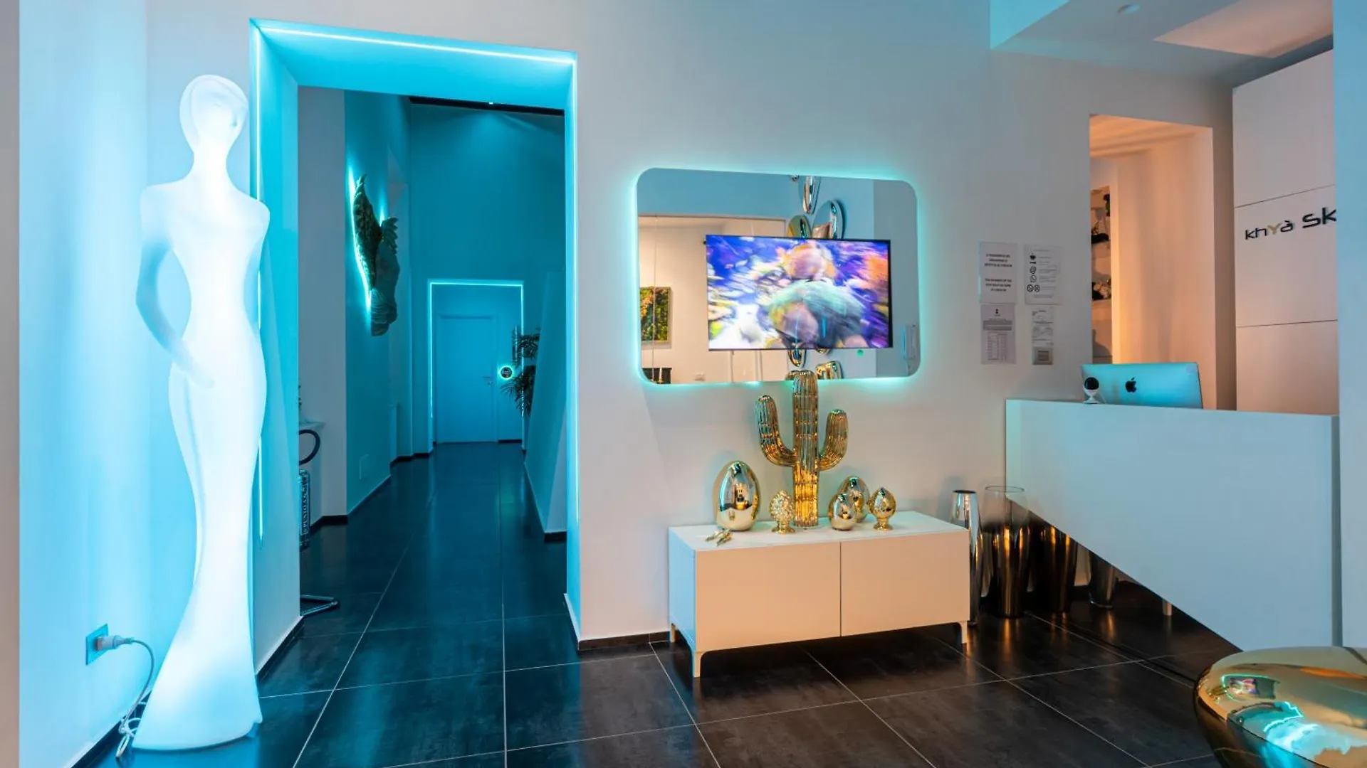Skyhouse Chiaia Bed & Breakfast Naples 2*,  Italy