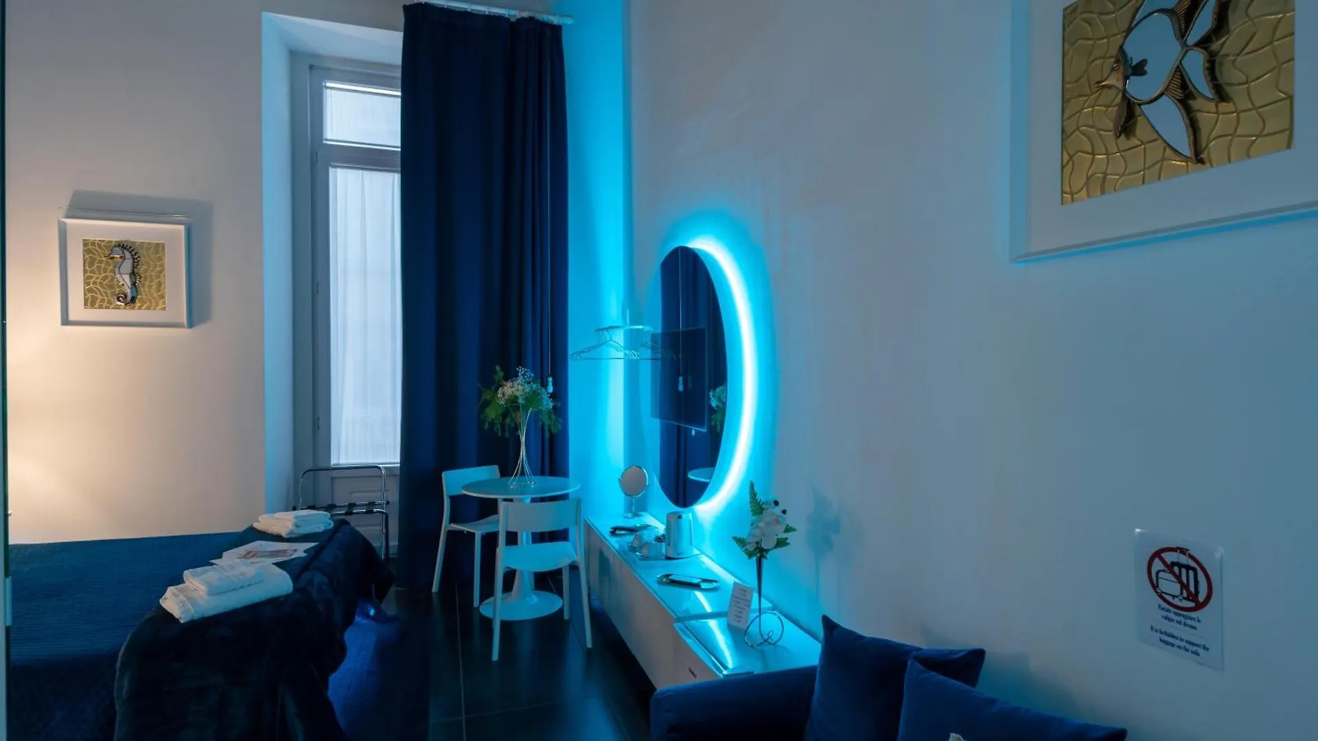Skyhouse Chiaia Bed & Breakfast Naples 2*,  Italy