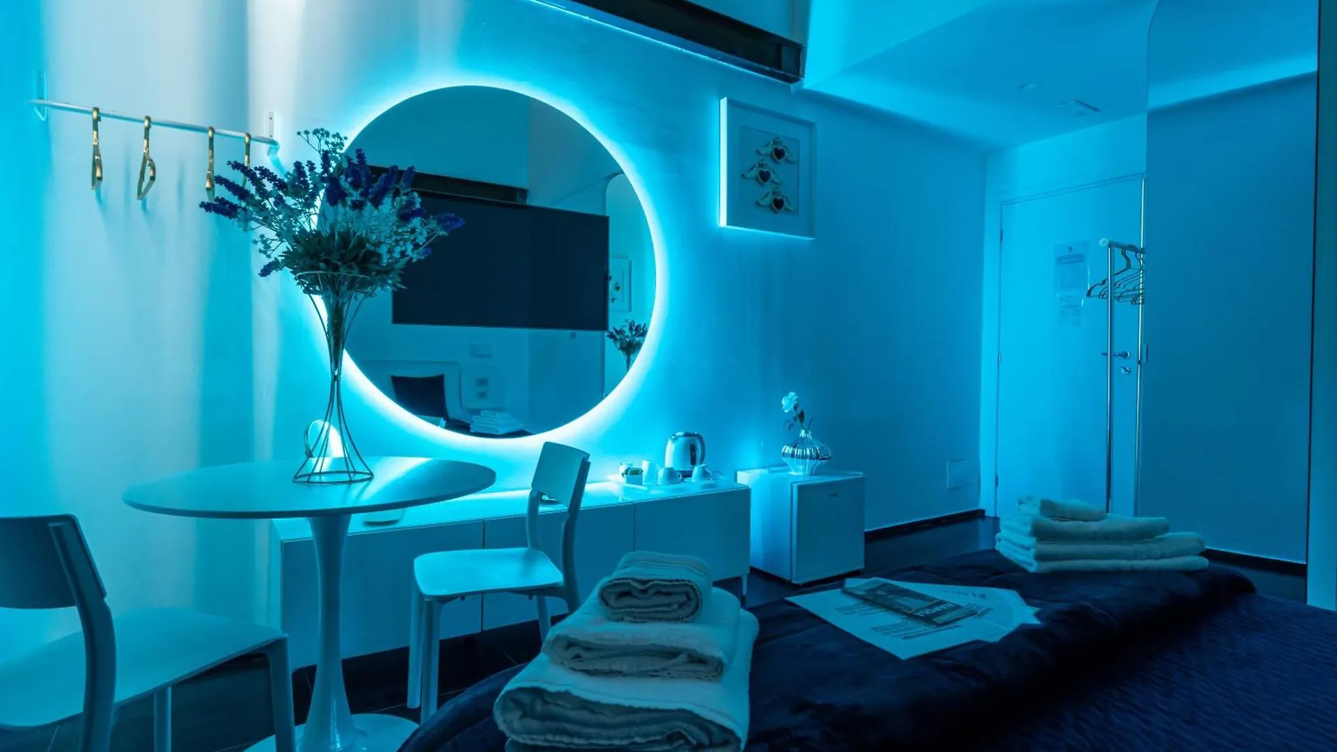 Skyhouse Chiaia Bed & Breakfast Naples