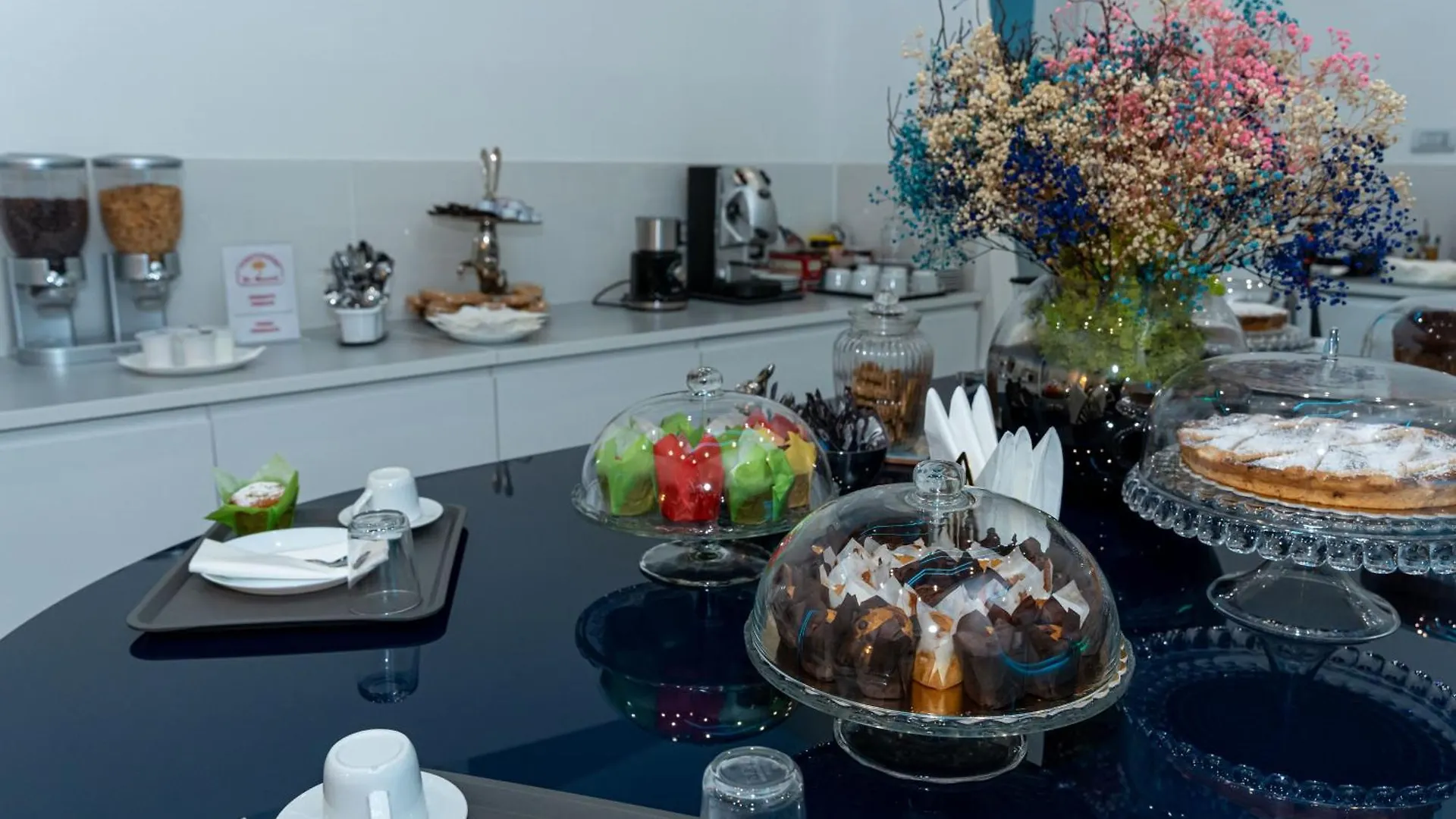 Skyhouse Chiaia Bed & Breakfast Naples