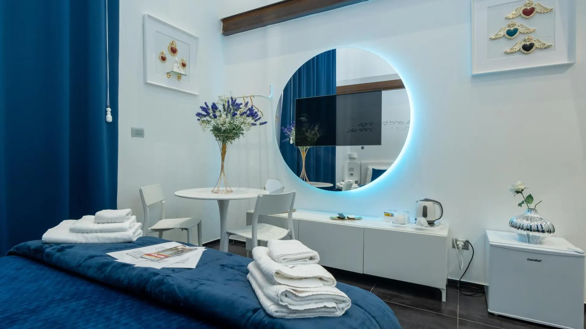 Skyhouse Chiaia contacts